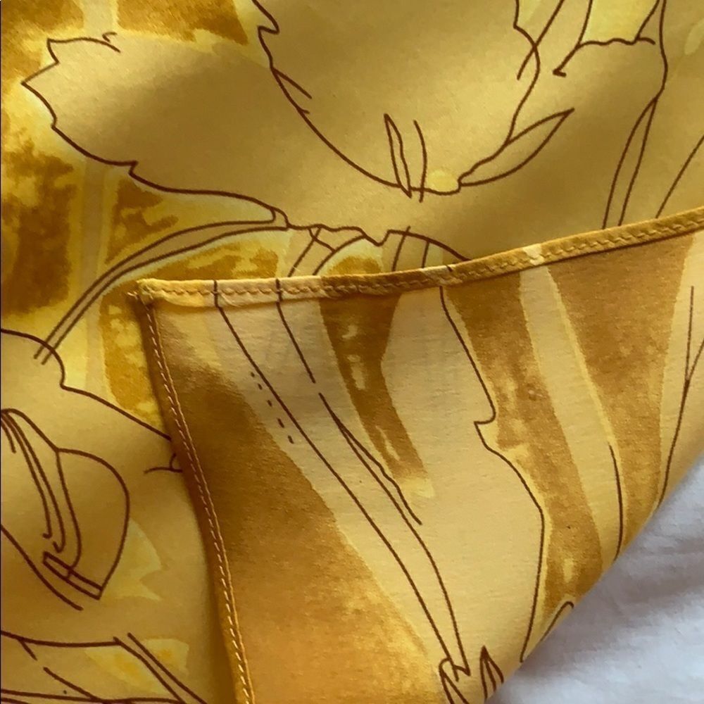 Large gold silk satin African Leopard scarf - Picture 3 of 4